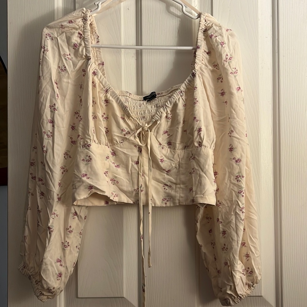 Wild Fable Long Sleeve Floral Crop Top Size
M Cream